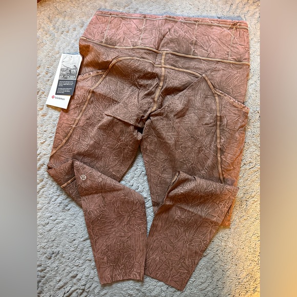 Lululemon Fast and Free High Rise Tight 25" - Picture 2 of 3